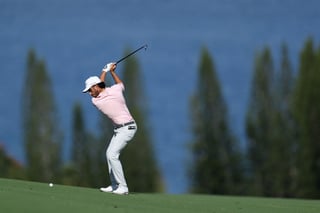 El golfista mexicano Abraham Ancer terminó un golpe abajo del par en la primera ronda del Sentry Tournament of Champions.
