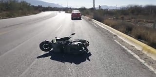 Se cae de moto tras conducir bajo los efectos del alcohol en Saltillo