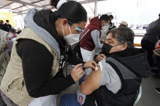 La población vacunable en la Región Lagunera de Coahuila es de 942 mil 959 personas de 12 años de edad en adelante. (VERÓNICA RIVERA)