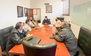 El alcalde David Ruiz Mejía se reunió con personal de la Secretaría de Desarrollo Rural del Estado para gestionar los apoyos. (EL SIGLO DE TORREÓN) 