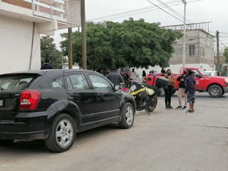 El menor cruzaba la calle Nicaragua cuando fue impactado por Linda, conductora de un auto de la marca Nissan, línea Sentra en color morado con rosa.  (EL SIGLO DE TORREÓN)