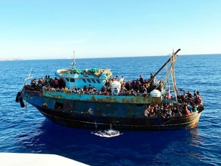 La nave 'Louise Michel', financiada por el artista Banksy, desembarcó hoy en la isla italiana de Lampedusa a 58 inmigrantes salvados en el Mediterráneo, mientras que Malta se negó a acoger a los 439 de un barco de Médicos Sin Fronteras (MSF). (ARCHIVO) 