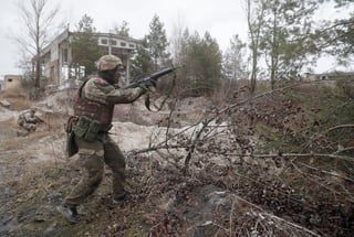 El secretario del Consejo de Seguridad Nacional y Defensa de Ucrania, Oleksiy Danílov, afirmó este lunes que 'no hay motivos para el pánico' pese a la tensión en la frontera con Rusia y pidió a los medios reducir la 'retórica bélica'. (ARCHIVO) 