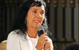 Nuria Fernández se desempeña como periodista de 'La Karakola'. (ESPECIAL)