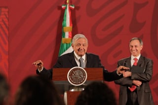 El presidente López Obrador, de nueva cuenta, salió en defensa del subsecretario de Salud. (ARCHIVO)