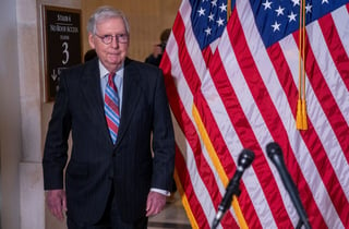 Mitch McConnell, criticó al Comité Nacional Republicano por amonestar a dos legisladores. (ARCHIVO) 