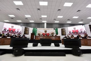 Como parte de los festejos de los 100 años de El Siglo de Torreón, se realizó una Sesión Solemne del Congreso de Coahuila, con invitados especiales como gobernadores de Durango y de Coahuila y alcaldes.