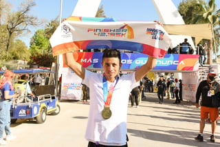 El queretano Carlos Loredo conquistó el triunfo en la categoría varonil, aunque apenas fue su segundo maratón. (FOTO: ERICK SOTOMAYOR)