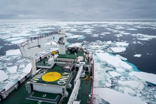 La Falklands Maritime Heritage Trust dice que la nave se encuentra a 3,000 metros bajo la superficie del Mar de Weddell, unos 6.4 kilómetros (4 millas) al sur del lugar registrado en 2015 por su capitán, Frank Worsley. (ARCHIVO) 