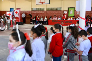 El arranque oficial de la colecta de la Cruz Roja de Torreón en los planteles fue en la escuela primaria España, en la zona Centro.