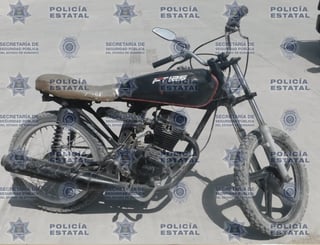 El hombre fue detenido cuando circulaba en una motocicleta de la marca Italika con el número de serie alterado.