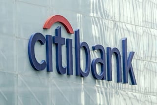 Citigroup dijo haberse anotado un cargo de unos 677 millones de dólares por la salida de su negocio de banca del consumidor de Asia en el último año. (ARCHIVO)