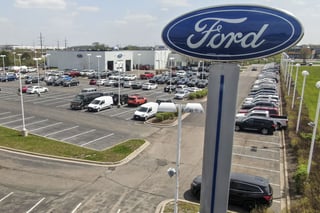 Fabricantes como General Motors (GM) y Stellantis no dieron a conocer su ventas mensuales. (ARCHIVO)