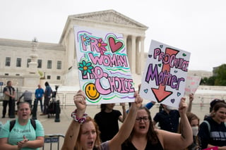 La mayoría de los estadounidenses, un 54%, considera que el Supremo debe mantener el fallo que protege el derecho constitucional al aborto en todo el país. (ARCHIVO)