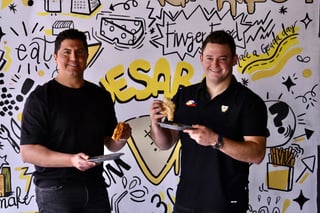 Fernando Valdés y Tomás López son los emprendedores detrás de las quesadillas laguneras que buscan convertirse en franquicia. (ERICK SOTOMAYOR)