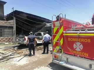 Elementos del departamento de Bomberos de Torreón y Matamoros sofocaron el fuego.