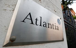 Atlantia completó el 5 de mayo la venta de la participación del 88.06% en Autostrade per l'Italia,  unos recursos que quiere destinar a expandir su negocio a nivel internacional. (ESPECIAL)