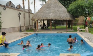 Cabildo de Torreón aprobó ordenar una revisión de las quintas y salones con albercas en Torreón, esto ante la falta de agua.