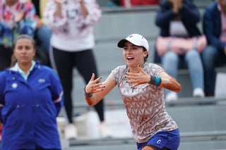 La mexicana Fernanda Contreras derrotó 6-1, 3-6, 6-3 a Joanne Zuger, para meterse al cuadro final de Roland Garros.