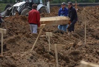 Andryushchenko llamó ayer a evacuar a los residentes ante el riesgo de una epidemia por la lluvia, los cuerpos en descomposición y la falta de agua potable. (ARCHIVO)