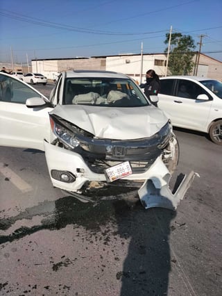La conductora de la camioneta resultó herida durante un choque registrado sobre la antigua carretera a San Pedro.