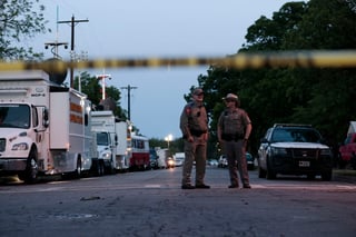 El martes, un joven de 18 años irrumpió en un colegio de primaria en la localidad de Uvalde (Texas, EUA) donde atacó a tiros a los estudiantes que se encontraban en el lugar. (ARCHIVO)