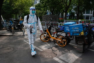 China ha prometido atenerse a una política de “COVID cero” pese a que la OMS dice que es “insostenible”, dada la naturaleza infecciosa de ómicron y sus subvariantes. (ARCHIVO)