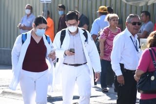 En Palacio Nacional, el doctor Alcocer detalló que en cuanto a médicos especialistas en México hay 135 mil 046. (ARCHIVO)