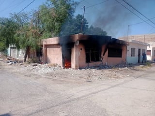 El personal del departamento de Bomberos y Protección Civil de Gómez Palacio se encargó de sofocar el fuego.