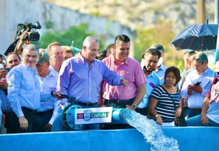 Inauguran autoridades municipales y estatales el primer pozo de agua potable de este año, se ubica en La Compresora y beneficiará a los habitantes del Poniente y primer cuadro de la ciudad. (EDIE RUIZ)