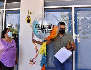 Lleno de felicidad, Bogar tocó la campana de la victoria en el Hospital Infantil de Torreón. (EL SIGLO DE TORREÓN)