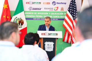 El gobernador Miguel Ángel Riquelme Solís presidió el evento de la colocación de la primera piedra. (CORTESÍA)