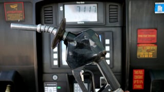 El precio promedio del diésel ha aumentado en 20 centavos las últimas tres semanas, a 5.86 dólares por galón. (ARCHIVO)