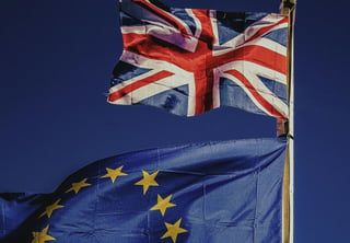 Gran Bretaña y la UE acordaron, como parte de su acuerdo del Brexit, que la frontera terrestre irlandesa se mantendría libre de puestos aduaneros y otros controles. (ARCHIVO)
