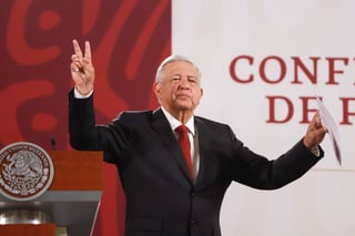 Andrés Manuel López Obrador rechazó esta petición con su mano y cabeza.(EFE)