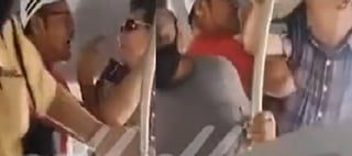 VIDEO: Chofer empuja a pasajero que se negó a pagar pasaje completo en Nuevo León