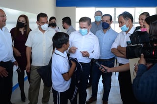 El gobernador José Rosas Aispuro Torres señaló que durante su gestión se han entregado más de 60 escuelas nuevas. (EL SIGLO DE TORREÓN)