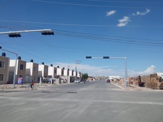 Colocan primeros semáforos del bulevar José Rosas Aispuro Torres en Lerdo. (EL SIGLO DE TORREÓN)