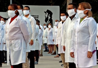 El secretario de Salud, Sergio González, exhortó a poner en primer lugar a los médicos duranguenses y mexicanos. (EL SIGLO DE TORREÓN)