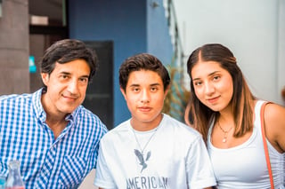 Carlos con sus hijos Charly y María Barroso (EL SIGLO DE TORREÓN/ERICK SOTOMAYOR) 