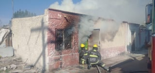 Los vecinos del sector solicitaron auxilio ya que se percataron de que salía humo del sitio.