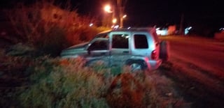 La mujer lesionada viajaba a bordo de una camioneta Jeep Liberty de color gris.