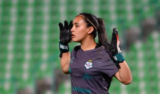 En tres juegos ha estado Paola Calderón con cancerbera titular (ARCHIVO) 