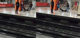 'Llegamos juntos, nos vamos juntos': Jóvenes arrastran a su amigo 'ebrio' en el Metro de la CDMX