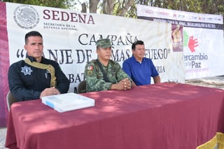 El sargento Vélez explicó que el objetivo es retirar las armas de fuego y explosivos de la población civil. (Foto: SERGIO A. RODRÍGUEZ / EL SIGLO COAHUILA)