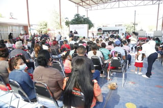 La presidenta honoraria del DIF Coahuila, Marcela Gorgón, dio inicio al programa en de Matamoros. (EL SIGLO DE TORREÓN)