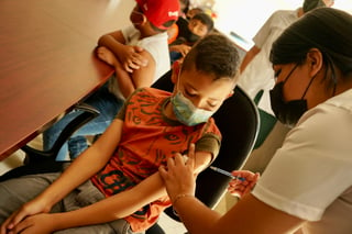 En la jornada que terminó ayer se completaron esquemas de vacunación contra la COVID-19 de niños y niñas de 5 a 11 años. (EL SIGLO DE TORREÓN)