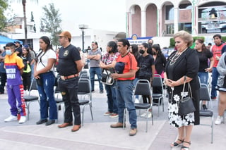Guardan un minuto de silencio en Monclova por víctimas del 68 en Tlatelolco