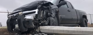 Conductora se impacta por manejar en exceso de velocidad en Saltillo