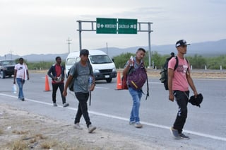 El INM de la Secretaría de Gobernación identificó ayer a 27 personas extranjeras en las inmediaciones de las vías del tren ubicadas en el municipio de Nava, Coahuila.